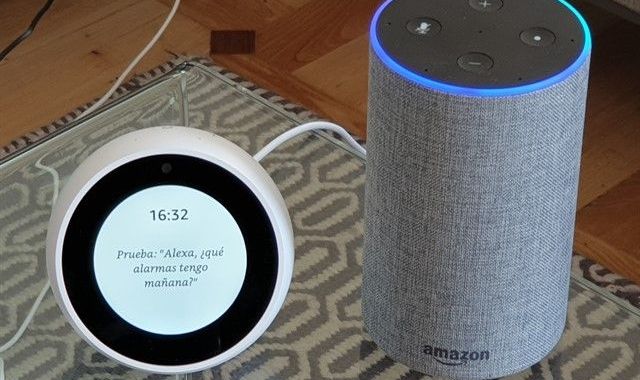 Dos dels altaveus intel·ligents de la gamma Echo d'Amazon