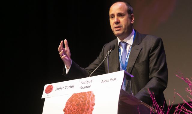 Javier Cortés en un fòrum d'oncologia | Cedida