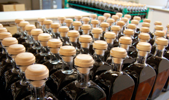 La Ratafia Bosch s'elabora seguint un mètode ancestral La Ratafia Bosch s'elabora seguint un mètode ancestral