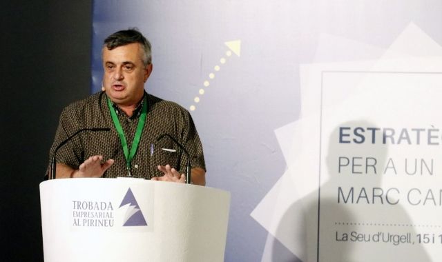 El president de Llet ATO, Jaume Pont, durant la seva intervenció a la 28a Trobada Empresarial al Pirineu. ACN