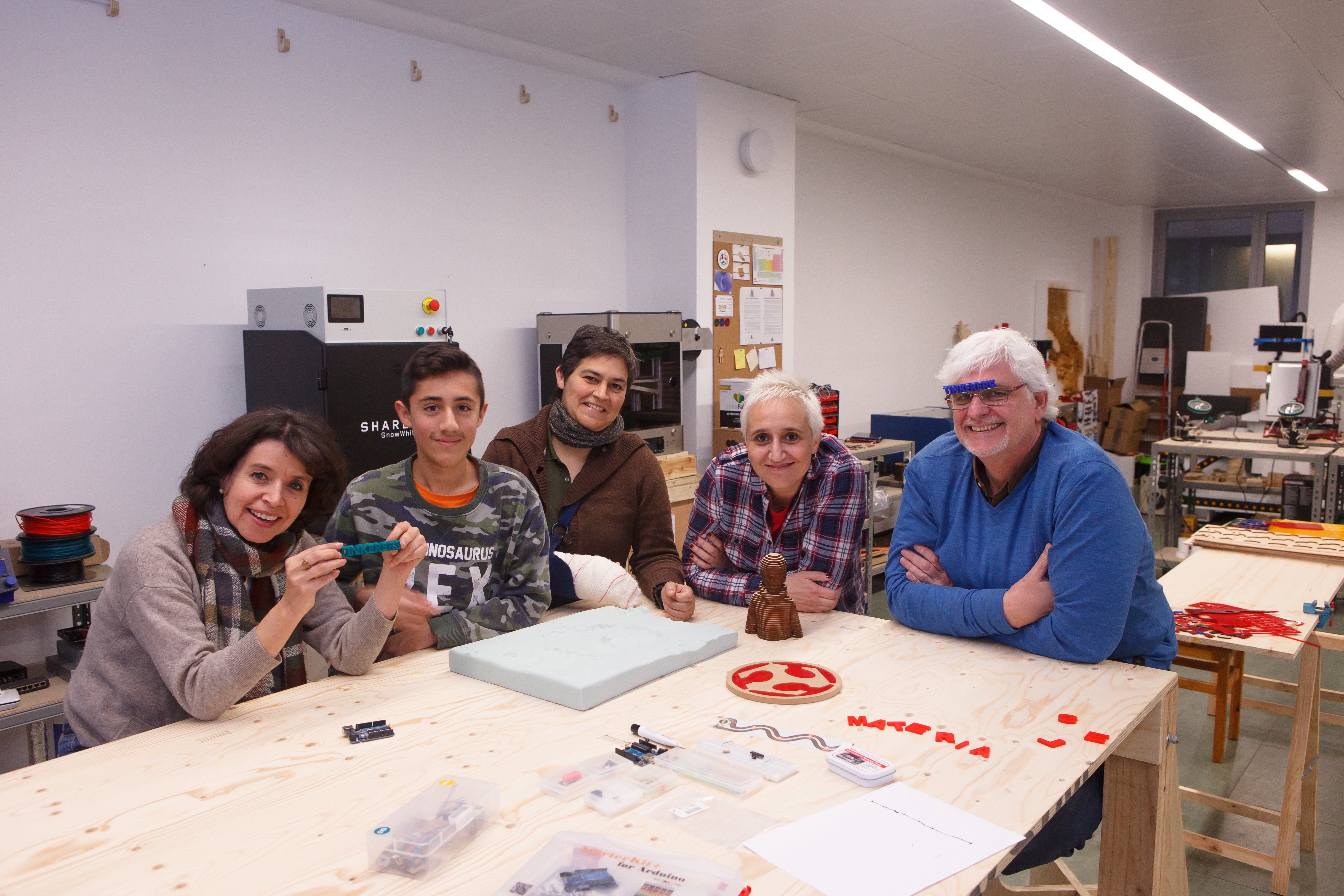 Parte del equipo de Tinkerers Lab al taller Parte del equipo de Tinkerers Lab al taller