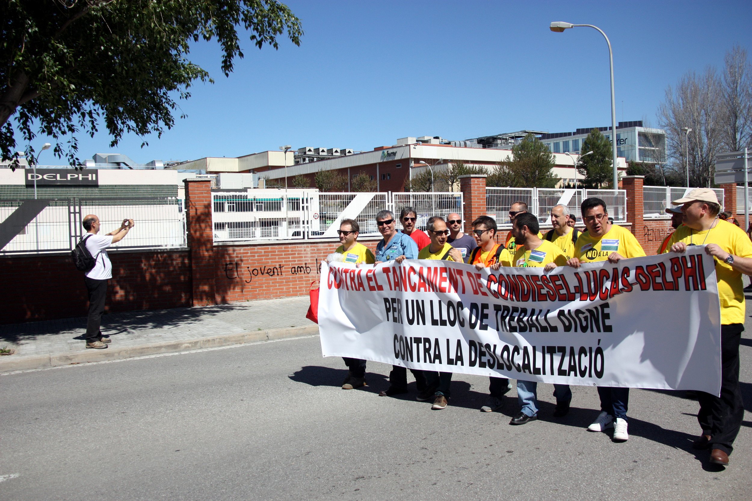 Treballadors de Delphi en un moment de la manifestació contra el tancament