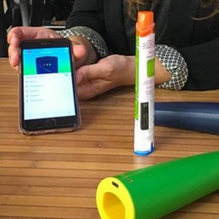 Anapphylaxis is a sheath that connects with the patient's mobile Anapphylaxis is a sheath that connects with the patient's mobile