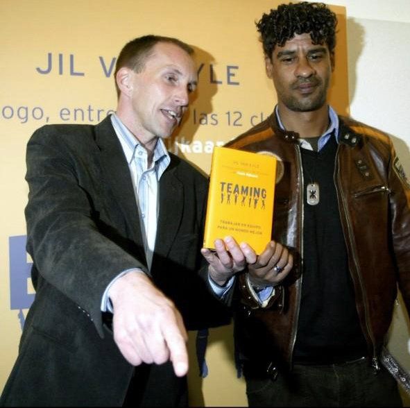 Jil Van Eyl y Frank Rijkaard