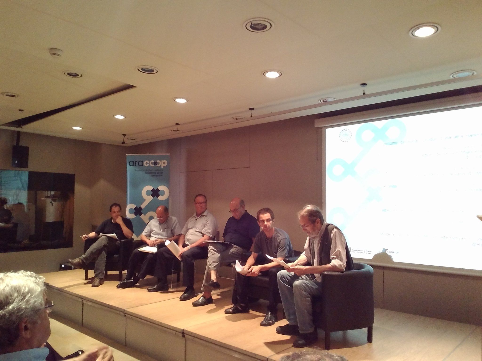 Els participants a la taula rodona sobre cooperatives i desenvolupament sostenible