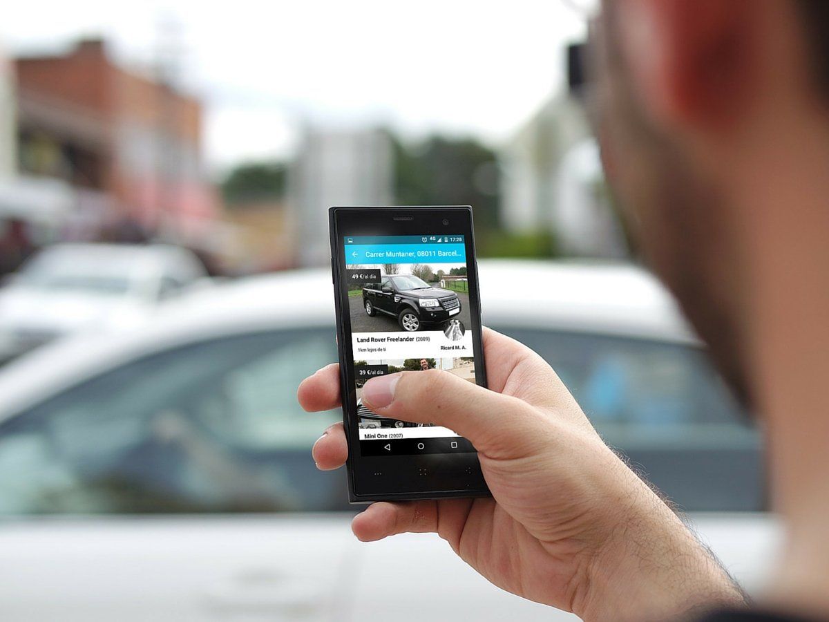 El app permite encontrar cómodamente un coche a través del ordenador o el app móvil El app permite encontrar cómodamente un coche a través del ordenador o el app móvil