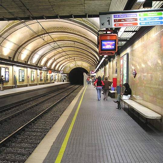 L'estació de Ferrocarrils de la Generalitat de Provença L'estació de Ferrocarrils de la Generalitat de Provença