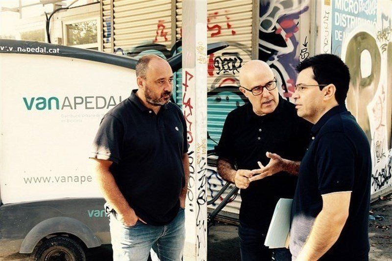 L'equip de Vanapedal i el tinent d'alcalde Pisarello L'equip de Vanapedal i el tinent d'alcalde Pisarello