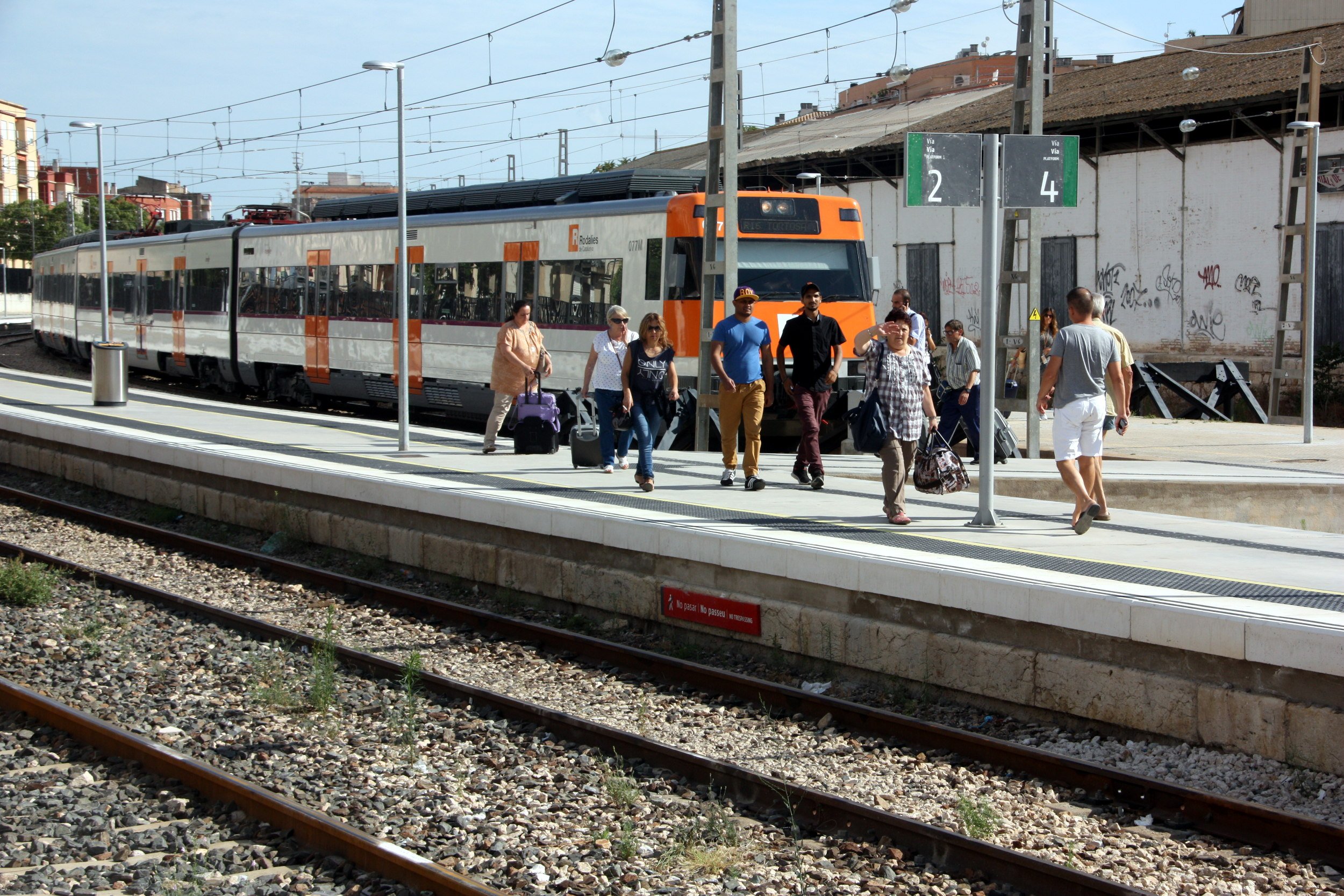 Andén de tren de una estación catalana