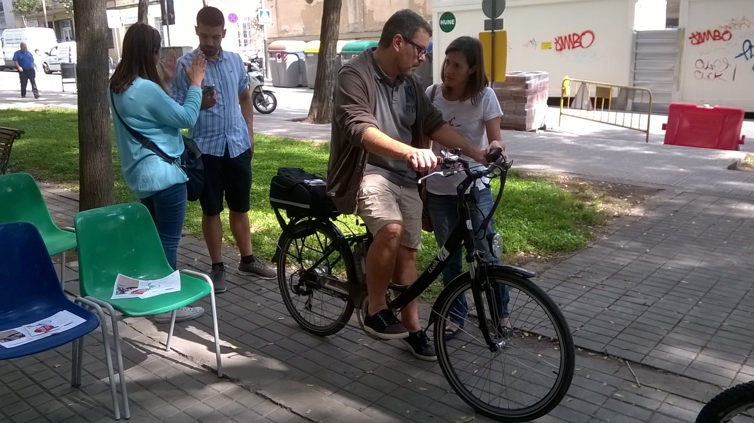 Alguns dels usuaris dels vehicles elèctrics de la Riera de Caldes 