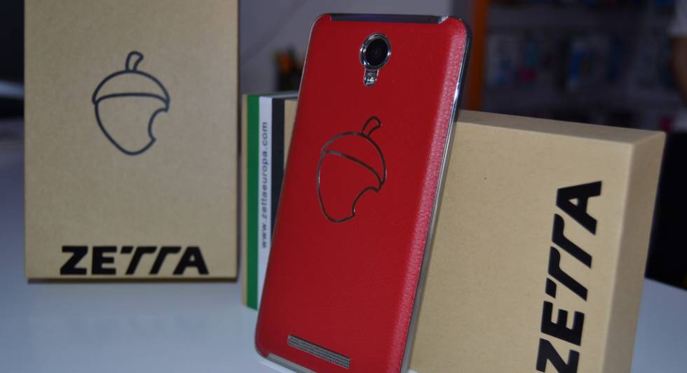 Los teléfonos chinos simulaban ser otra marca con una pegatina Los teléfonos chinos simulaban ser otra marca con una pegatina
