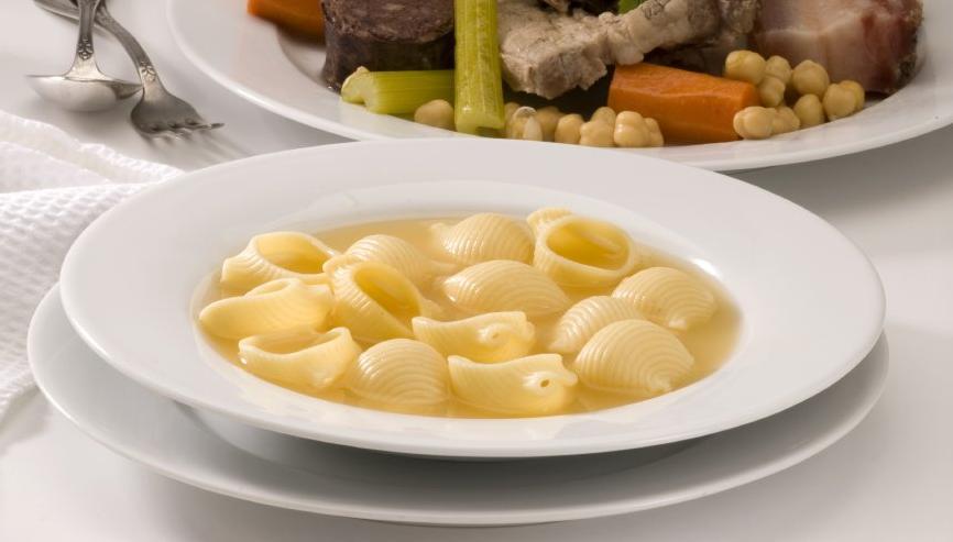 En dies d'àpats tan tradicionals, el vi és un acompanyant que no falta a la taula En dies d'àpats tan tradicionals, el vi és un acompanyant que no falta a la taula