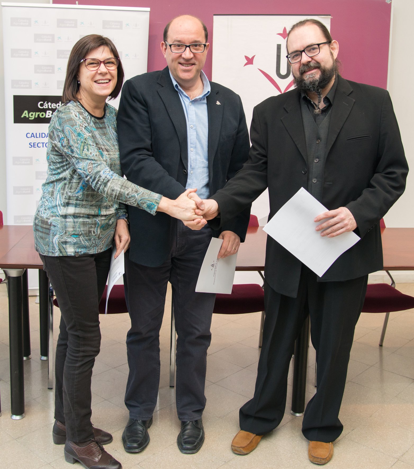 Imatge de la signatura del conveni entre la UdL i Indulleida Imatge de la signatura del conveni entre la UdL i Indulleida