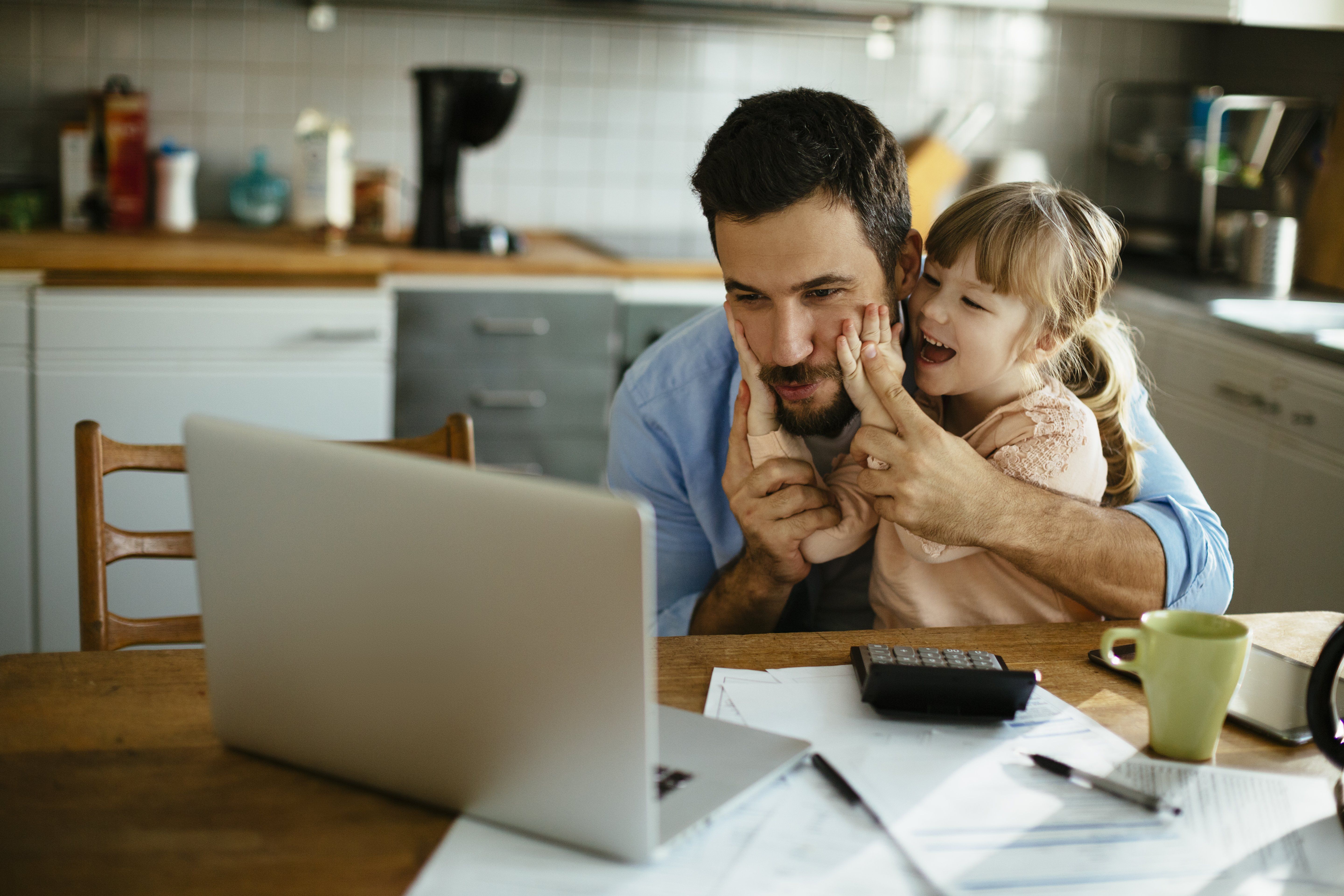 Father daughter home. Образ отца. Отец в семье. Папа с детьми дома. Отец занят.