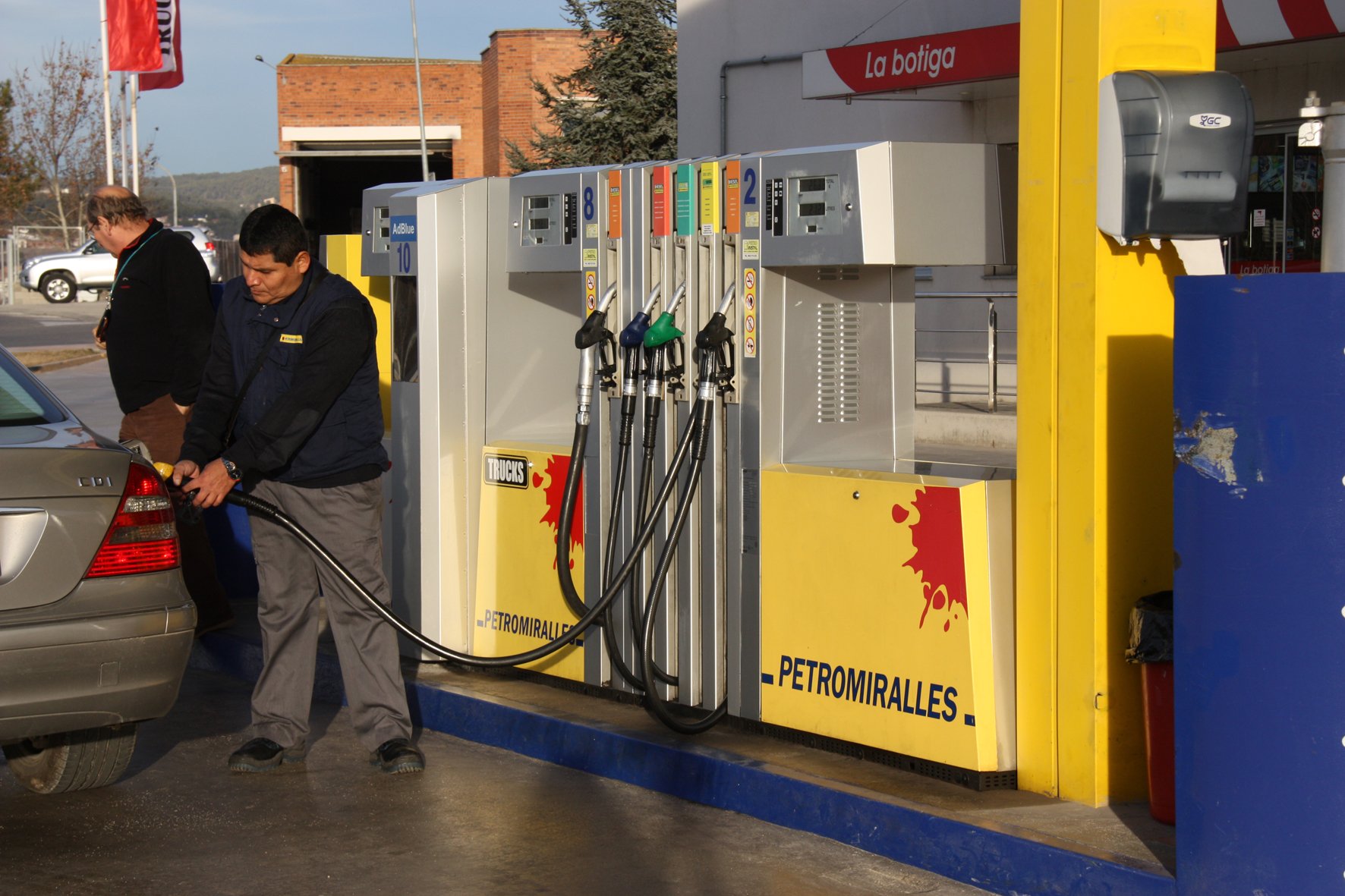 El preu de la benzina segueix baixant
