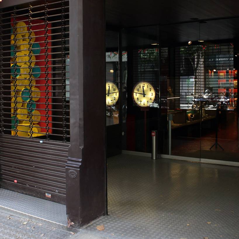 Un comercio en el centro de Barcelona Un comercio en el centro de Barcelona