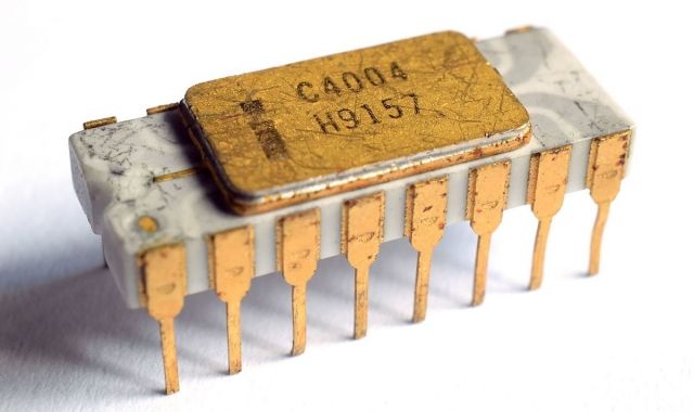 El primer microprocessador Intel 4004