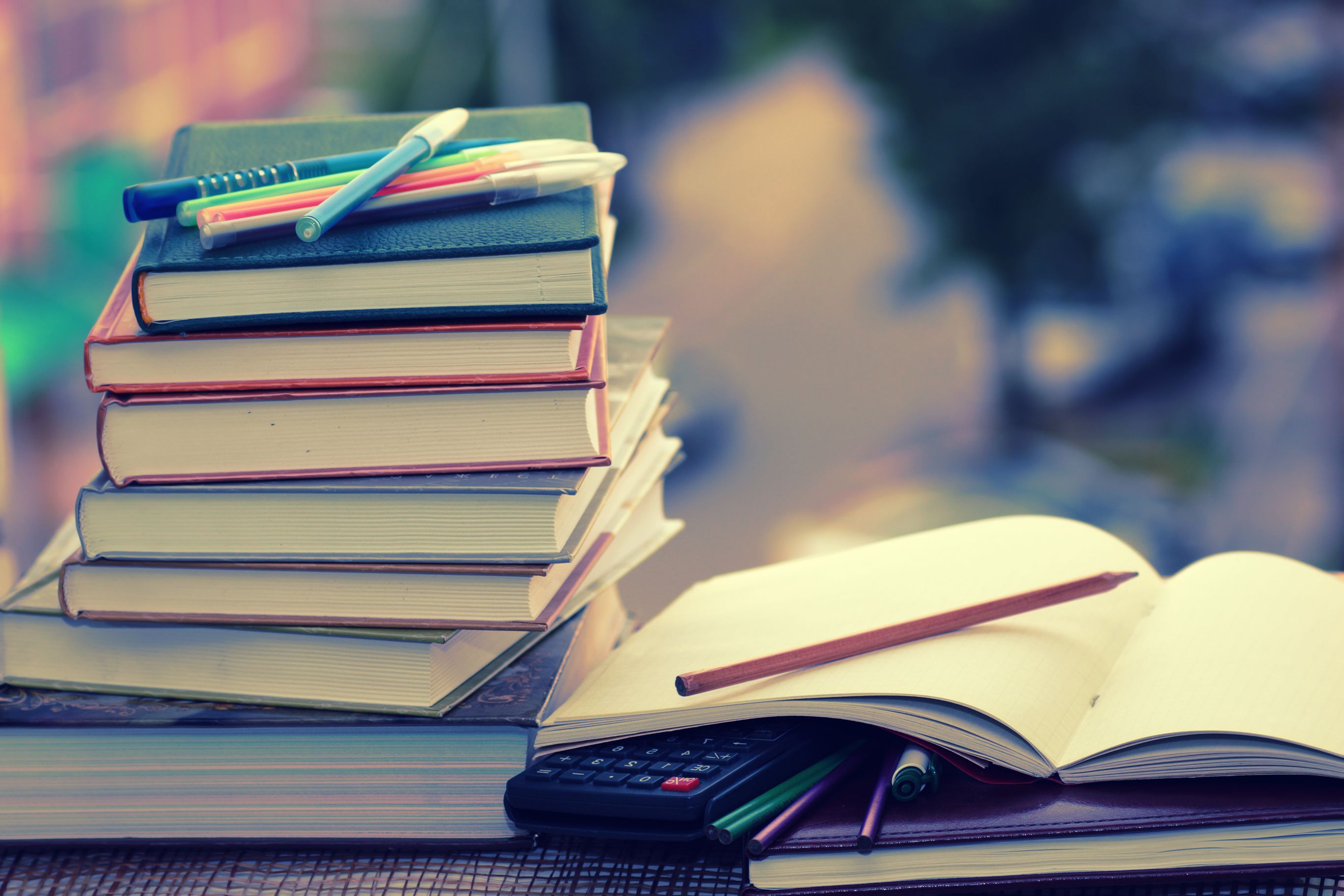 El preu dels llibres de text pot variar en funció de l'editorial i la llibreria | iStock