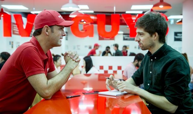 Daniel Agromayor de Five Guys durant l'entrevista amb VIA Empresa