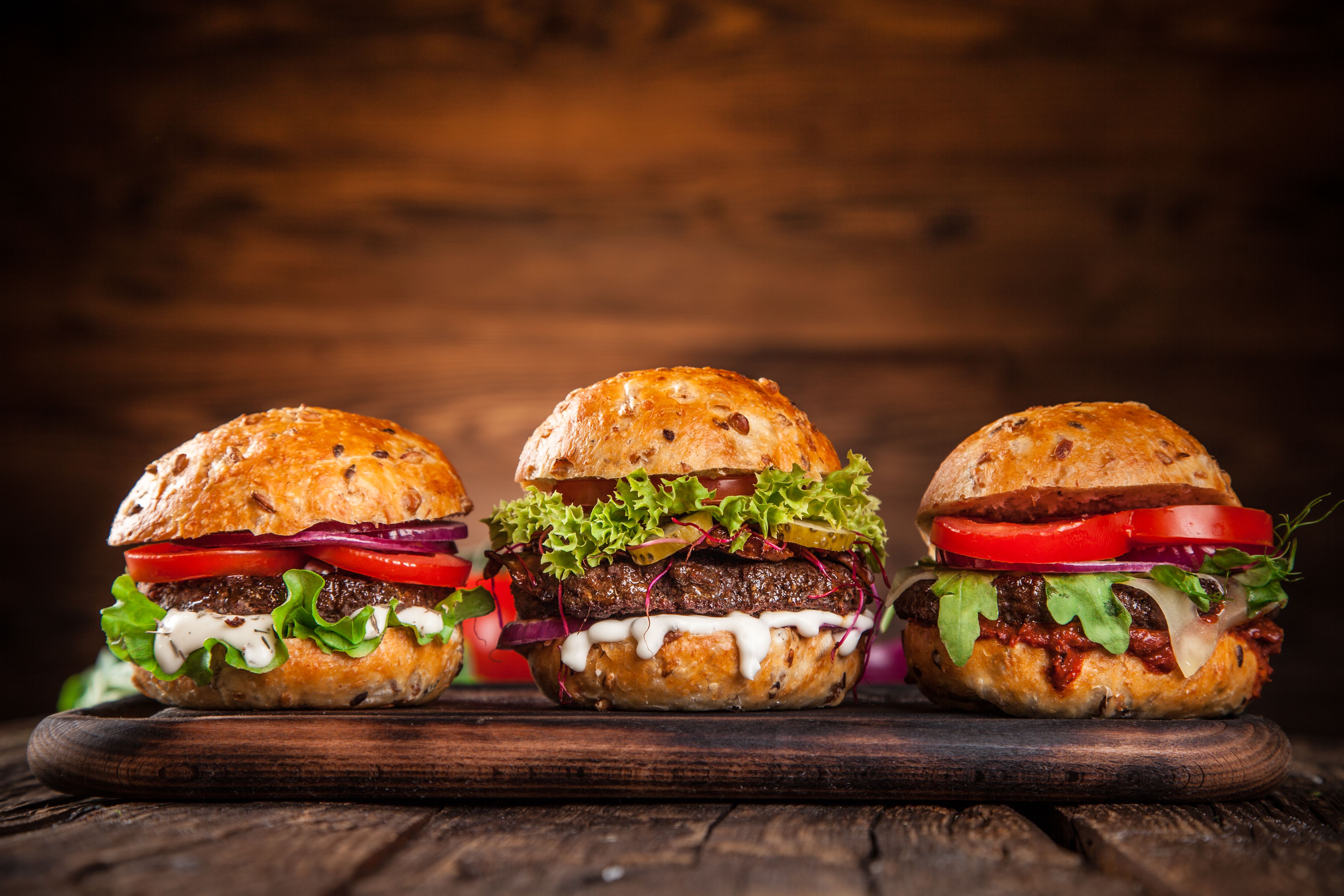 El auge del 'fast food' abre la puerta a un nuevo segmento de mercado de hamburguesa gurmet | iStock El auge del 'fast food' abre la puerta a un nuevo segmento de mercado de hamburguesa gurmet | iStock