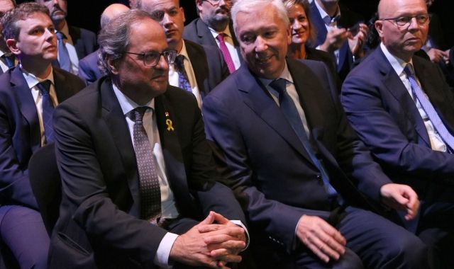 El president de la Generalitat, Quim Torra, i el president de la Cecot, Antoni Abad, durant l'entrega de premis de la patronal vallesana | ACN