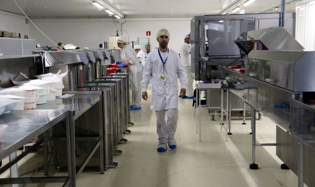 Plano general de la nova línia de producció instal·lada a la fàbrica de Vira Brands a Martorell | ACN
