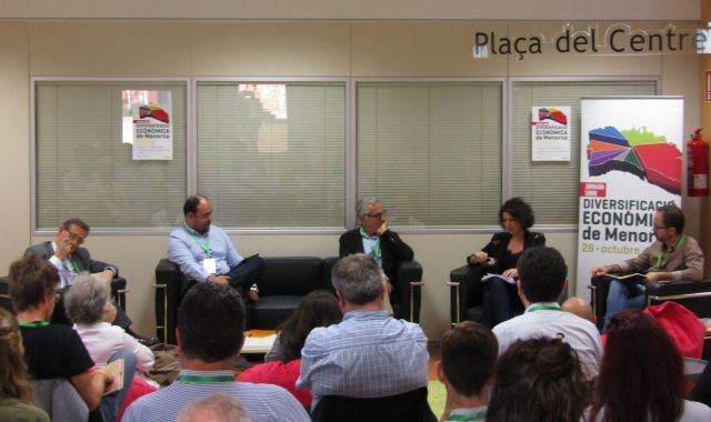 Imatge del debat a la jornada Diversificació de l'economia de Menorca