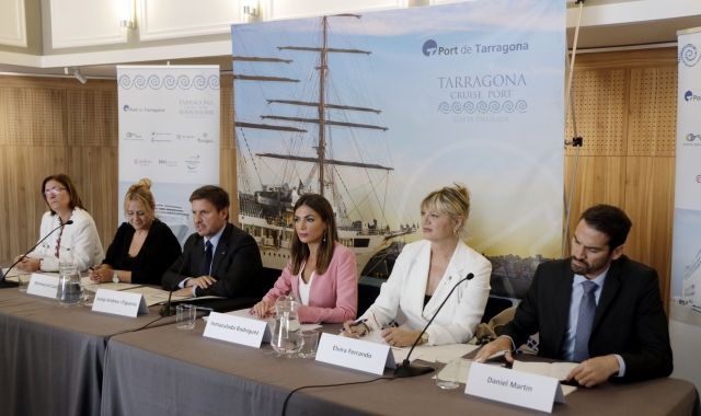 La roda de premsa de balanç de la temporada de creuers al port de Tarragona, amb el president, Josep Andreu | ACN