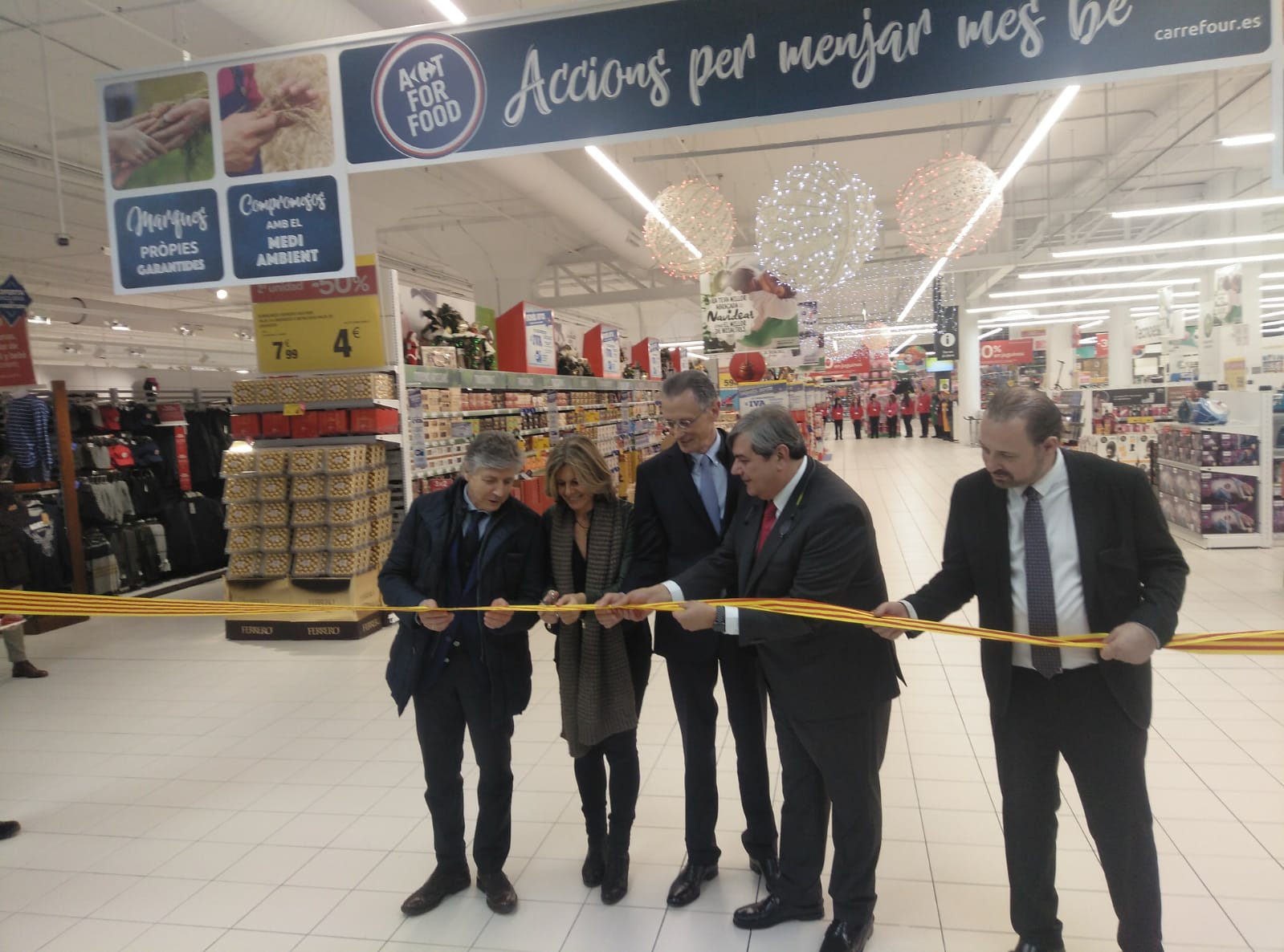 Moment de la inauguració del Carrefour de Sant Cugat Moment de la inauguració del Carrefour de Sant Cugat
