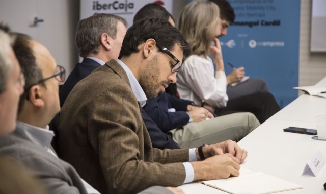 El director d'Uber a Espanya, Juan Gallardo, durant l'esmorzar| Àngel Bravo 