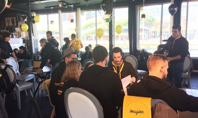 Els emprenedors treballant a París durant el segon dia de l'Imagine Express