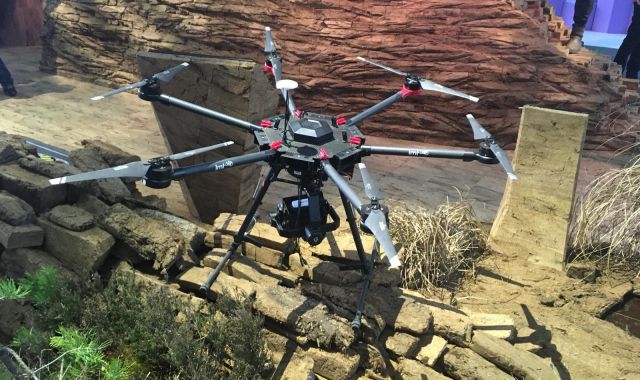 Un dron apagafocs al MWC