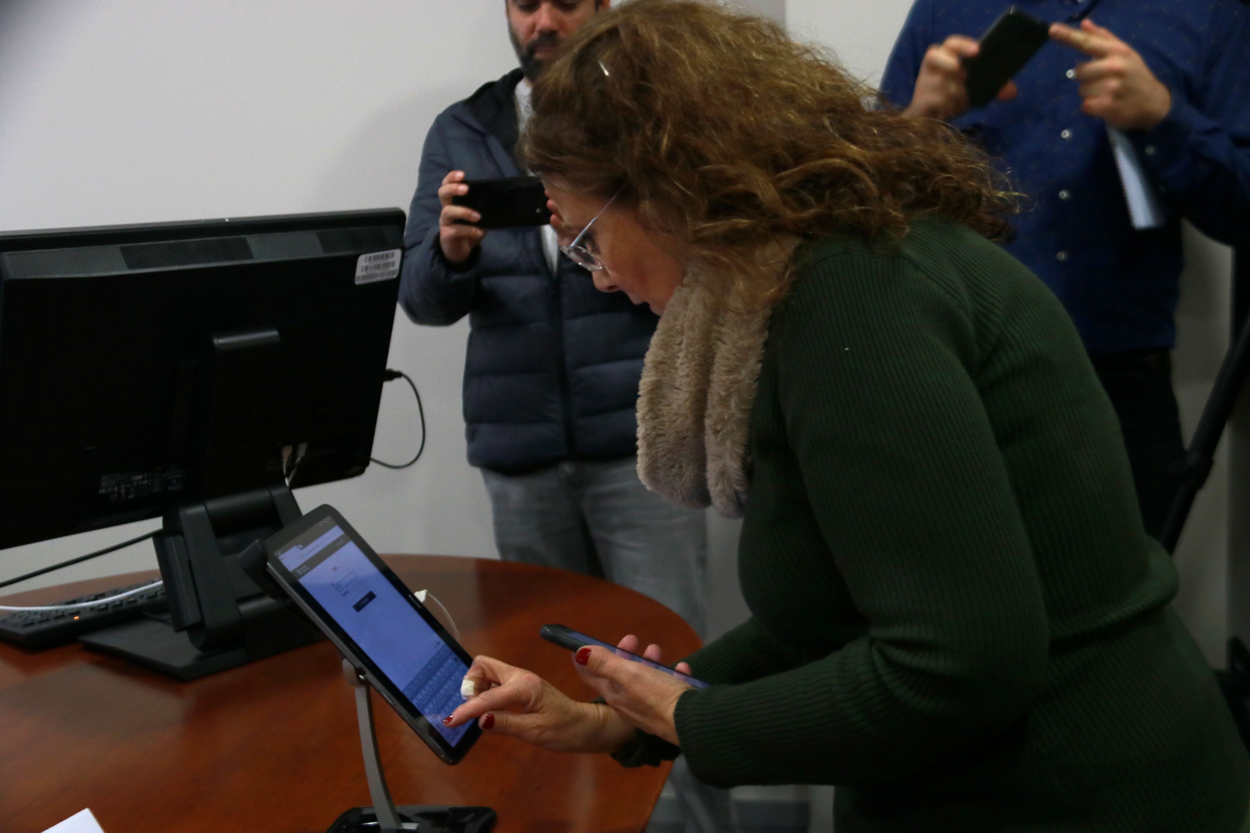 Una dels 27.684 treballadors públics cridats a votar en les eleccions sindicals | ACN Una dels 27.684 treballadors públics cridats a votar en les eleccions sindicals | ACN