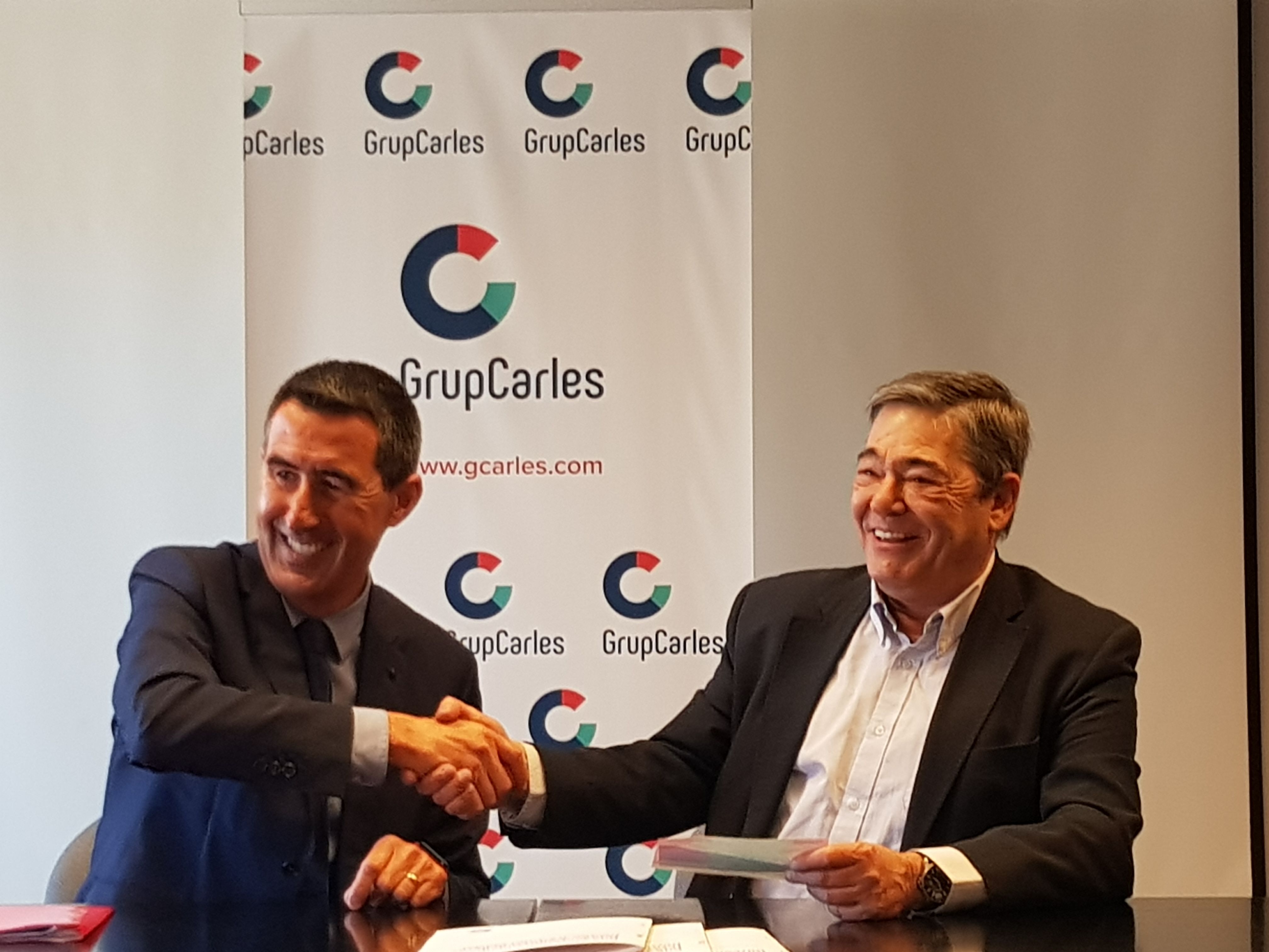 Imatge de la signatura de la compra del Grup Carles i el despatx Rovira Imatge de la signatura de la compra del Grup Carles i el despatx Rovira