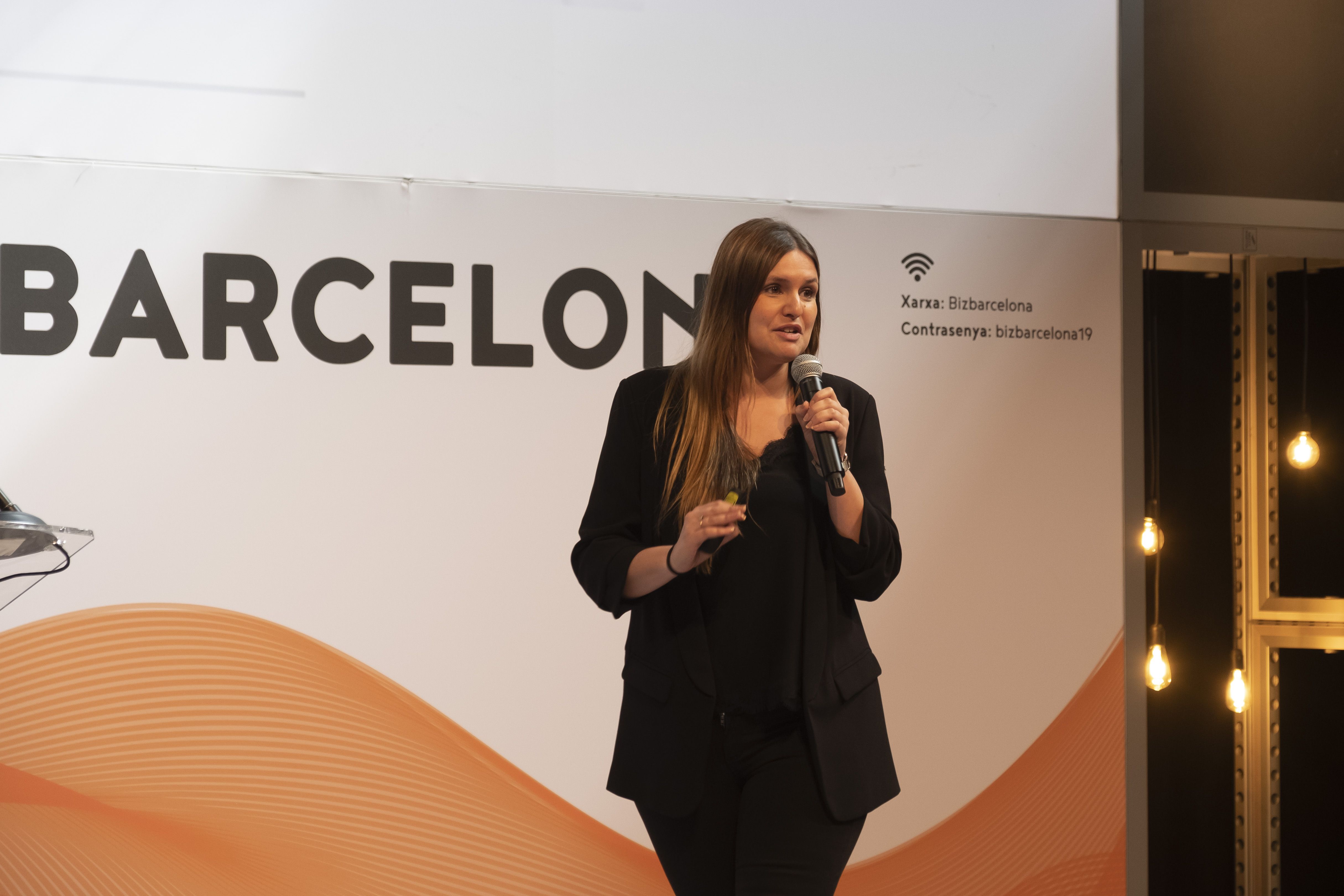 La funddora d'Undernude, Samantha Lliteras, durant els premis Creamedia La funddora d'Undernude, Samantha Lliteras, durant els premis Creamedia