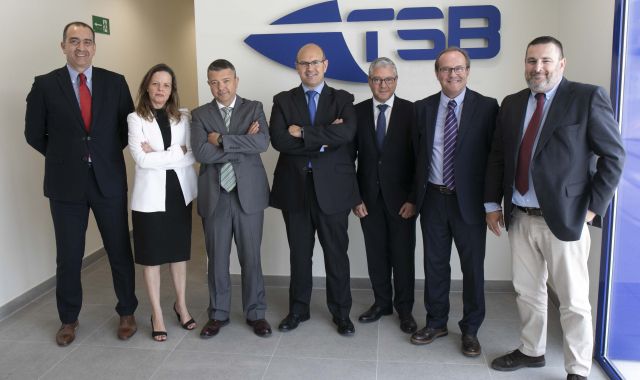 L'equip directiu de TSB, amb el director general Pere Cristóbal (tercer per l'esquerra) i el director comercial Joan Serra (segon per la dreta)