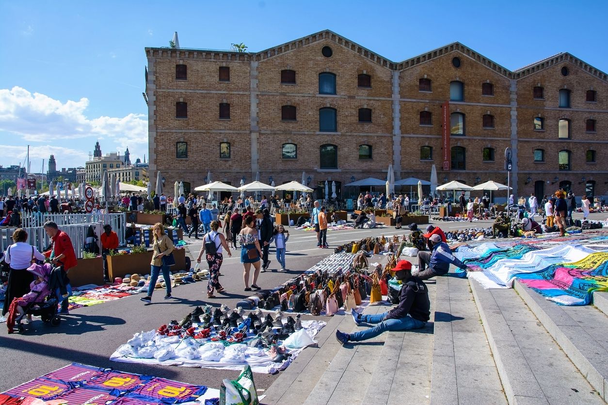 Segons Pimec, a Barcelona hi ha uns 875 manters | iStock Segons Pimec, a Barcelona hi ha uns 875 manters | iStock