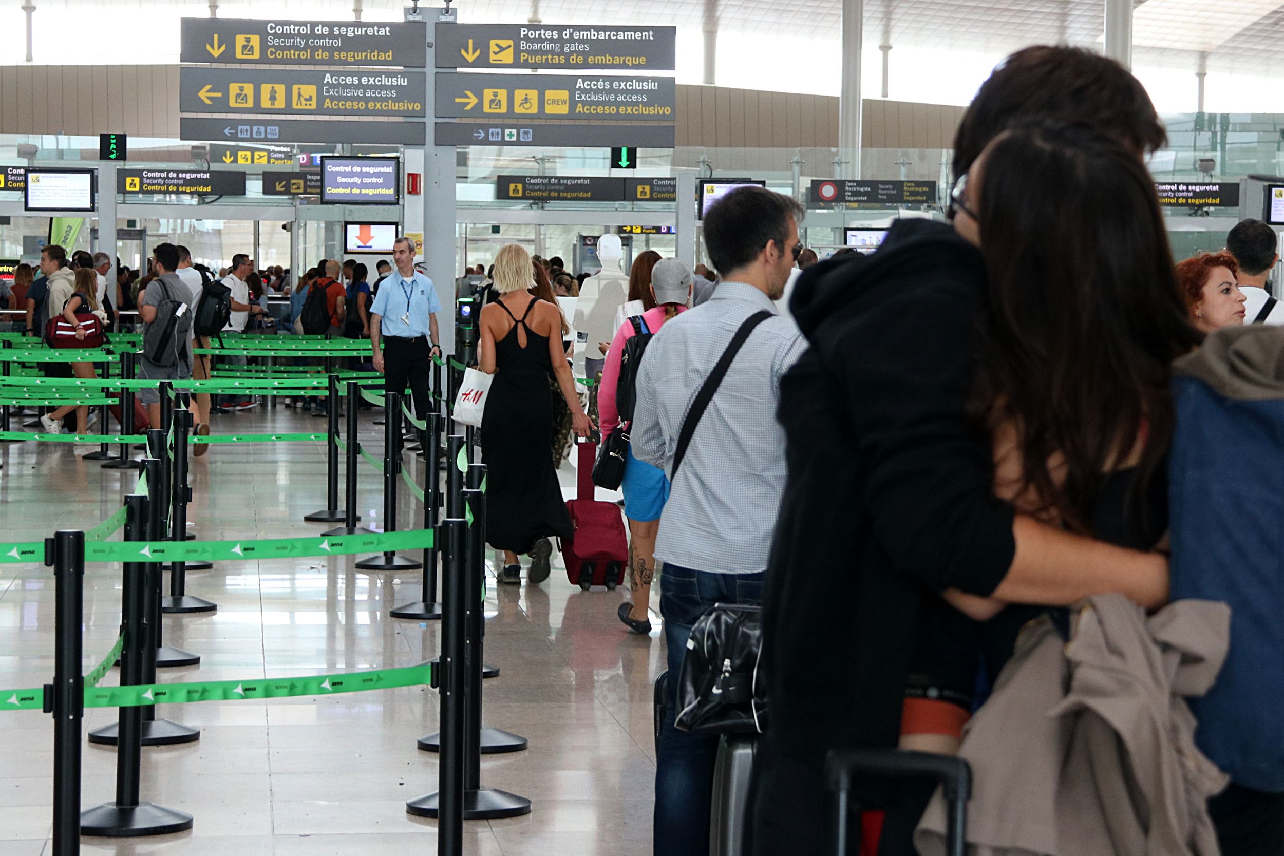 Los accesos a los controles de seguridad de la T1 del aeropuerto del Prat Los accesos a los controles de seguridad de la T1 del aeropuerto del Prat