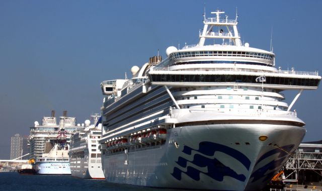 Tres creuers amarrats al Port de Barcelona, en una imatge d'arxiu | ACN Tres creuers amarrats al Port de Barcelona, en una imatge d'arxiu | ACN