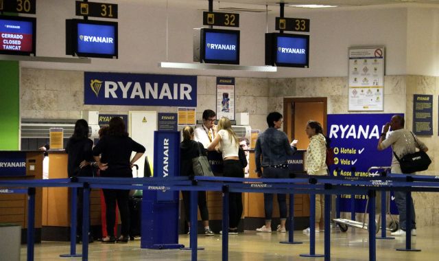 Passatgers a l'aeroport de Girona | ACN Passatgers a l'aeroport de Girona | ACN