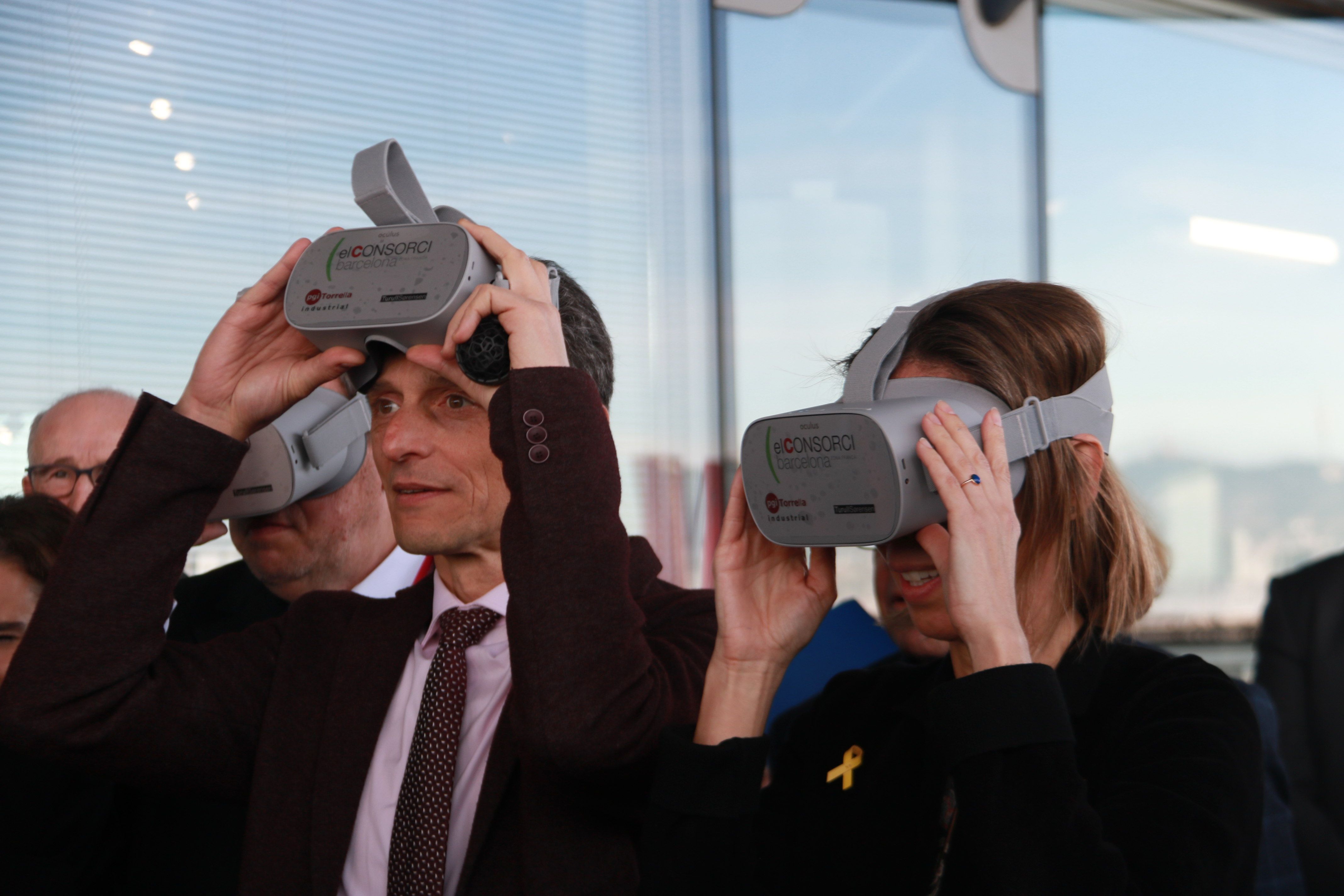 Pedro Duque i Àngels Chacón a la incubadora d'alta tecnologia d'impressió 3D a la Zona Franca | ACN Pedro Duque i Àngels Chacón a la incubadora d'alta tecnologia d'impressió 3D a la Zona Franca | ACN
