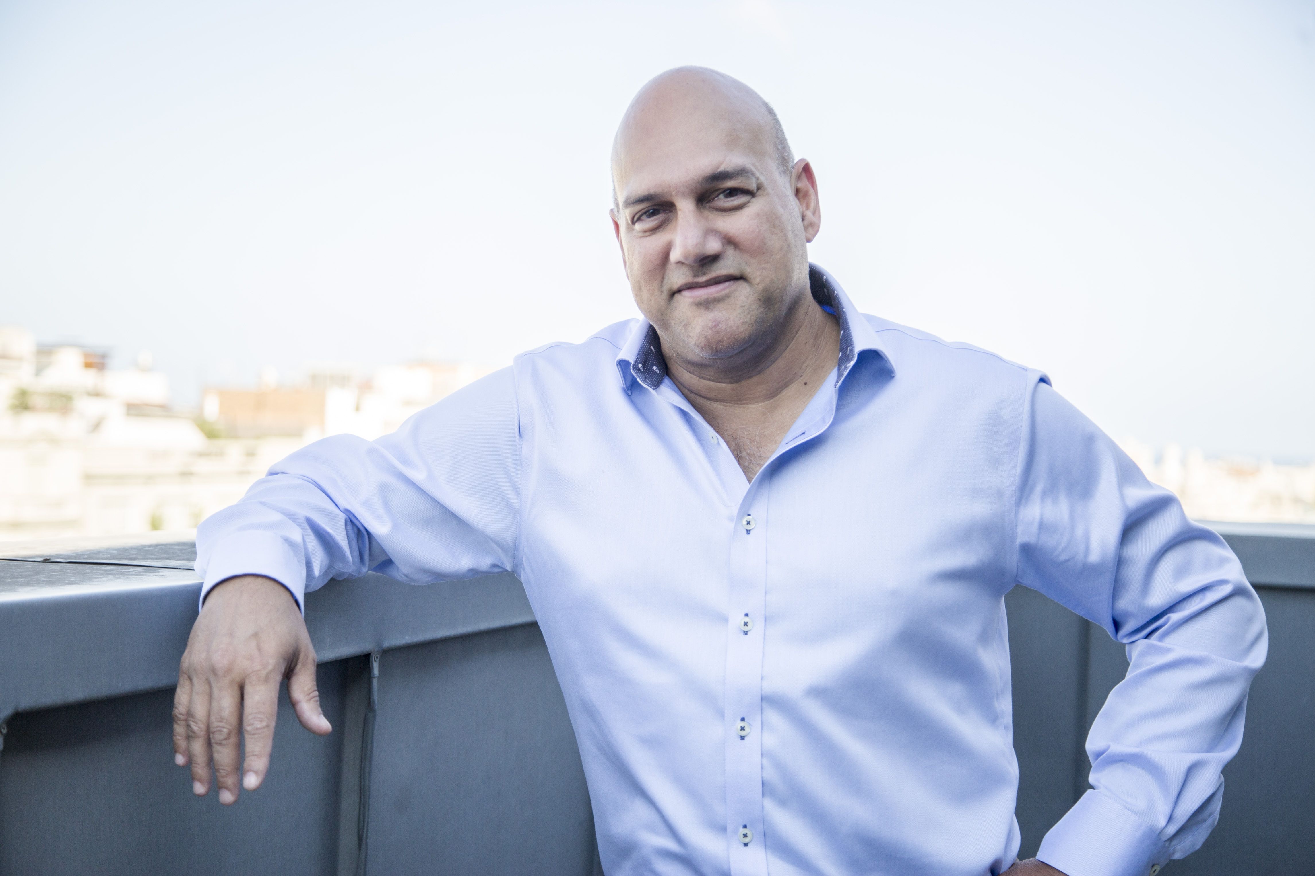 El empresario canadiense Salim Ismail en Barcelona | Àngel Bravo El empresario canadiense Salim Ismail en Barcelona | Àngel Bravo