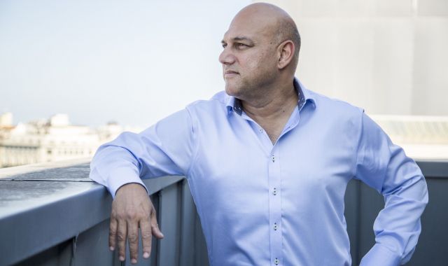 Salim Ismail a la terrassa de les oficines d'Acció | Àngel Bravo