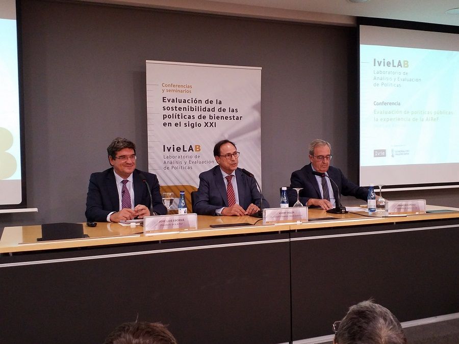 Escrivá, el consejero Soler y el presidente del IVIE, Francisco Pérez | IVIE Escrivá, el consejero Soler y el presidente del IVIE, Francisco Pérez | IVIE