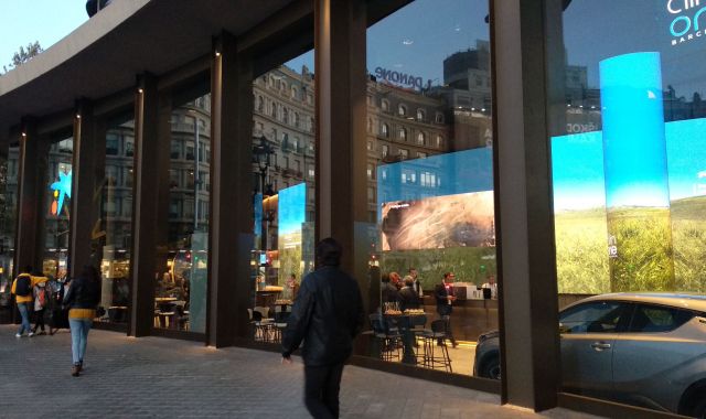 L'exterior de la 'flagship' de Caixabank a Barcelona