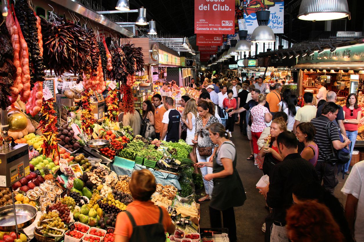 Els mercats municipals generen 11.800 llocs de treball directes | iStock