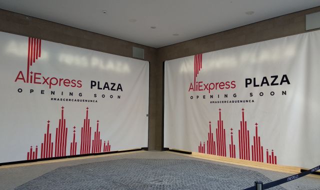 L'exterior de la botiga d'AliExpress a Finestrelles encara sense inaugurar