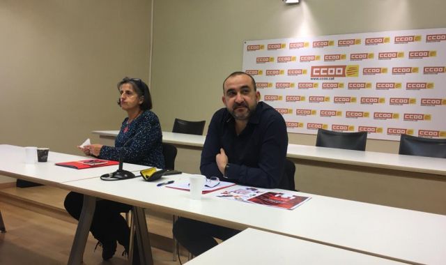 Dolors Llobet i Javier Pacheco abans de començar la roda de premsa