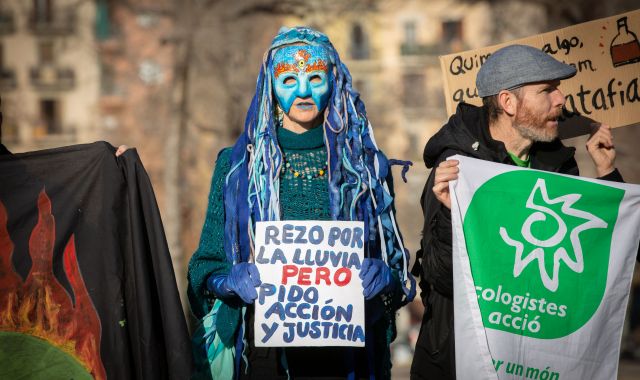 Col·lectius ecologistes protesten davant el TNC a la primera Cimera Catalana d'Acció Climàtica | Europa Press