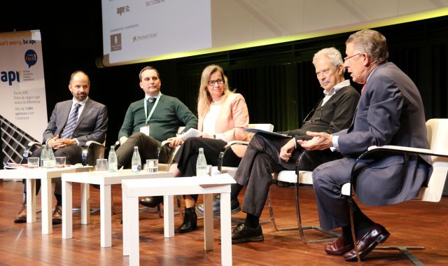 Una de les taules rodones sobre el sector immobiliari durant la jornada Immoscòpia | ACN